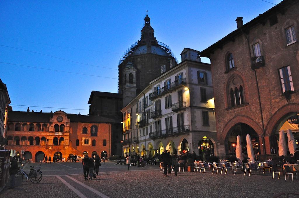Appartamento Centro Storico Di Pavia Exteriör bild